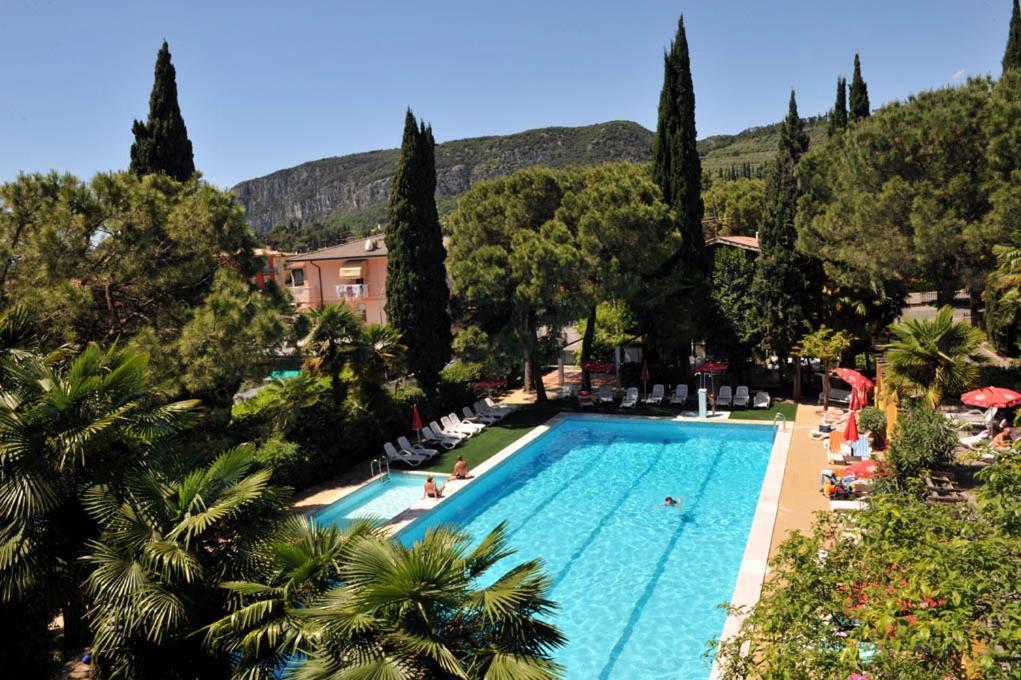 Hotel Palme&Suite Garda  Esterno foto