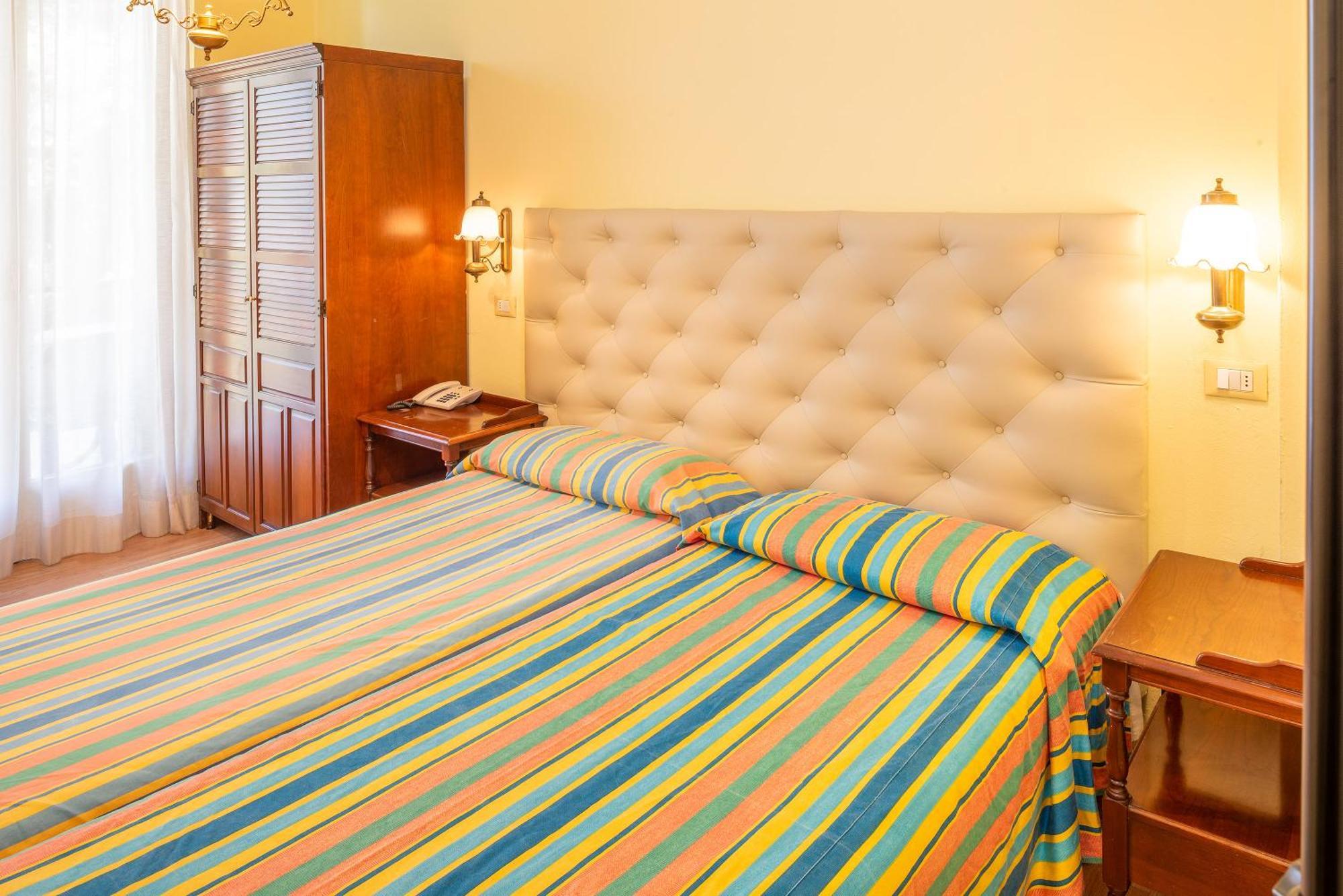 Hotel Palme&Suite Garda  Esterno foto