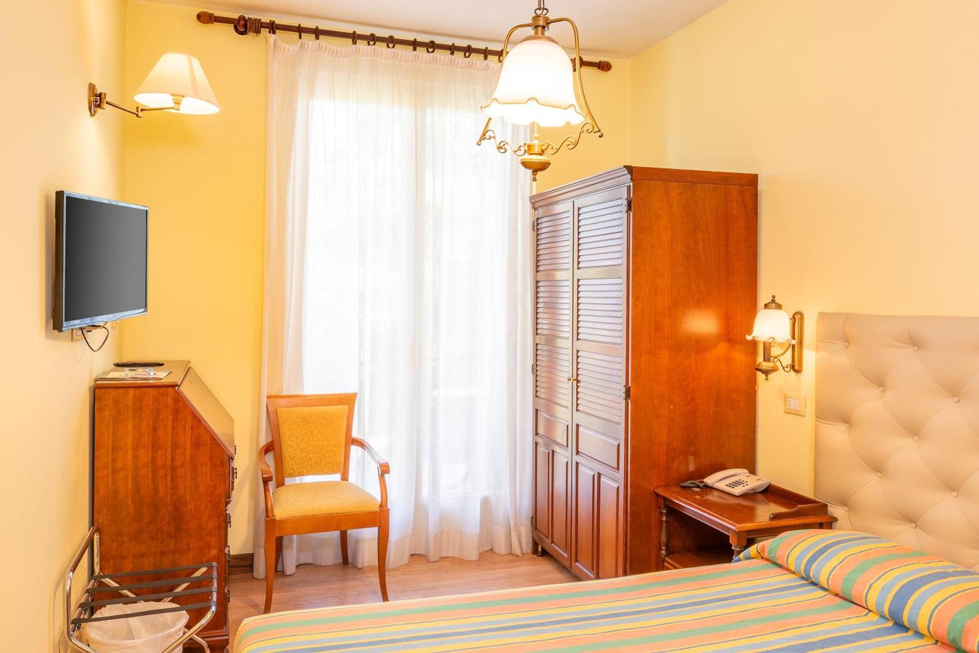 Hotel Palme&Suite Garda  Esterno foto